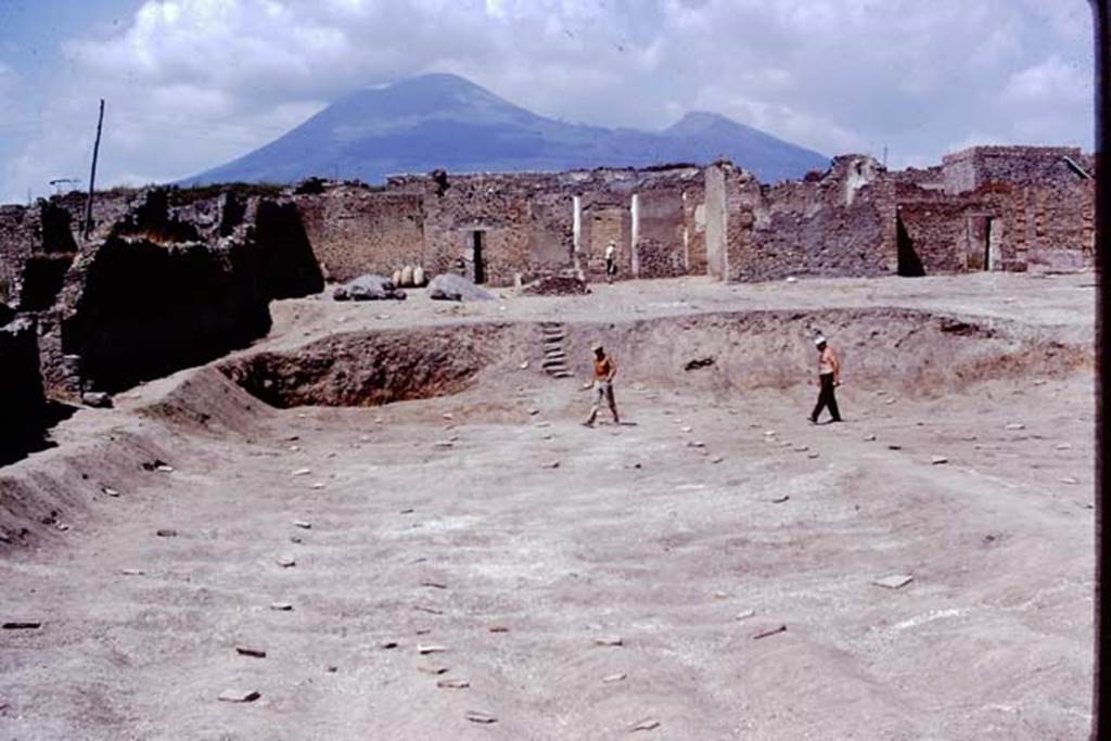 I.15.3 Pompeii. 1972. Looking north. Photo by Stanley A. Jashemski. 
Source: The Wilhelmina and Stanley A. Jashemski archive in the University of Maryland Library, Special Collections (See collection page) and made available under the Creative Commons Attribution-Non Commercial License v.4. See Licence and use details. J72f0701