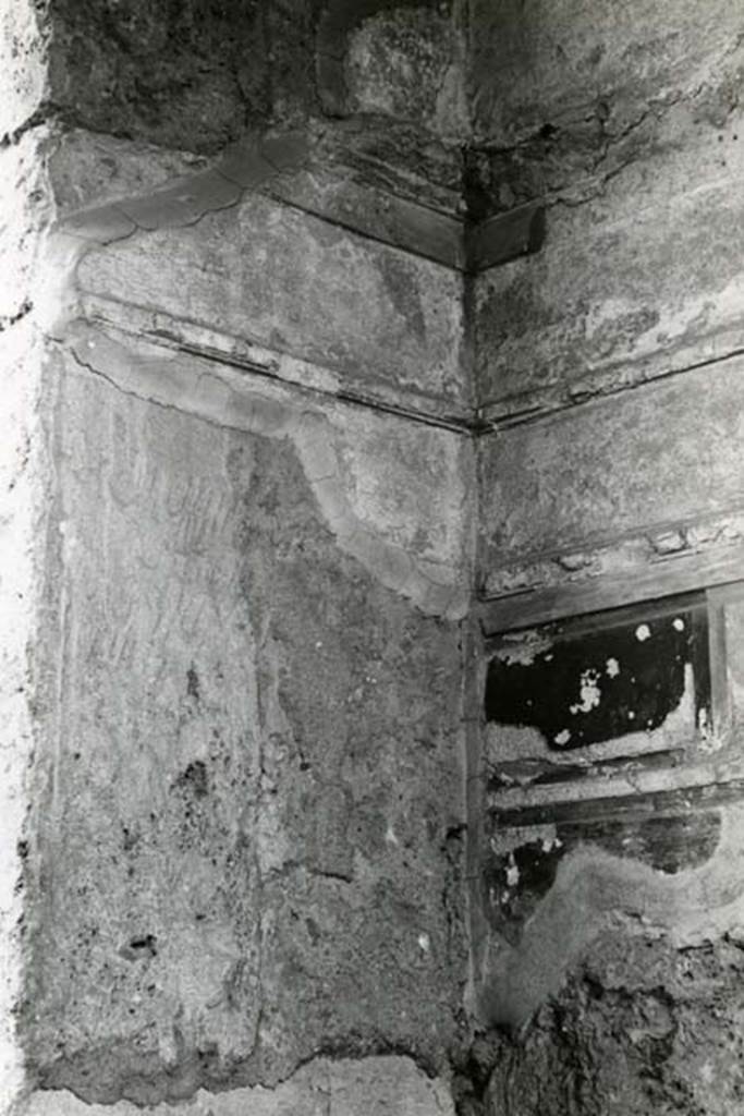 I.15.3 Pompeii. 1968. Room 5. House of Ship Europa, Nave, Fauces, right W side at S end.  
Photo courtesy of Anne Laidlaw.
American Academy in Rome, Photographic Archive. Laidlaw collection _P_68_3_34.