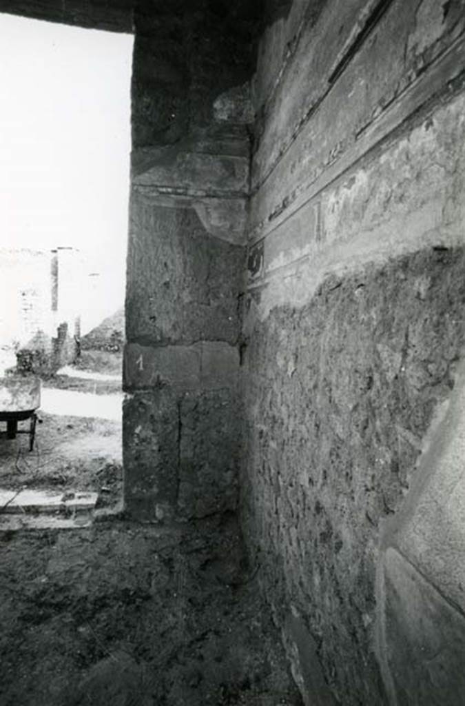 I.15.3 Pompeii. 1972. Room 5. House of Ship Europa, Fauces, back S wall and SW corner.  
Photo courtesy of Anne Laidlaw.
American Academy in Rome, Photographic Archive. Laidlaw collection _P_72_17_32.