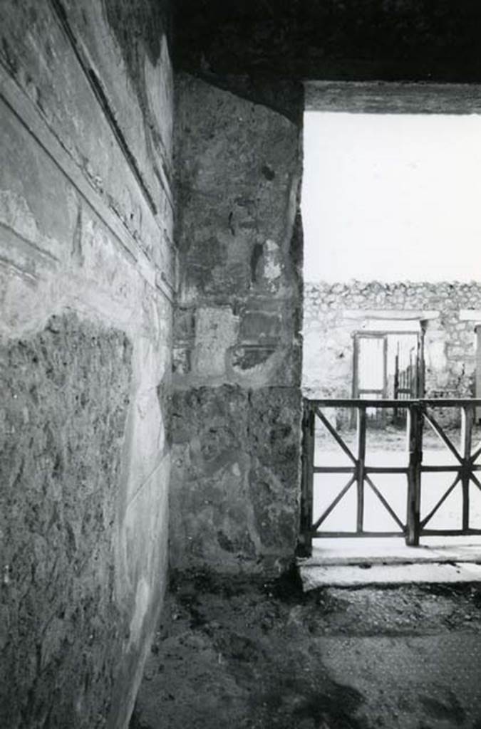 I.15.3 Pompeii. 1972. Room 5. House of Ship Europa, Fauces, entrance N wall, NW corner.  
Photo courtesy of Anne Laidlaw.
American Academy in Rome, Photographic Archive. Laidlaw collection _P_72_17_33.
