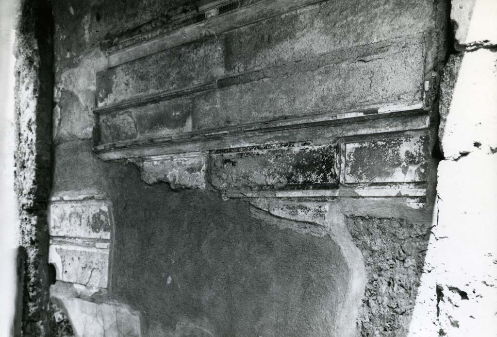 I.15.3 Pompeii. 1975. Room 5. House of Ship Europa, east side of fauces, left wall. Photo courtesy of Anne Laidlaw.
American Academy in Rome, Photographic Archive. Laidlaw collection _P_75_2_33.