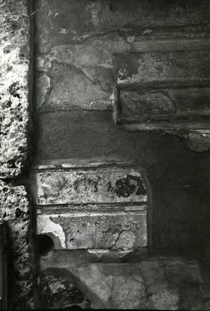 I.15.3 Pompeii. 1975. Room 5. House of Ship Europa, north end of east (left) wall of entrance fauces. Photo courtesy of Anne Laidlaw.
American Academy in Rome, Photographic Archive. Laidlaw collection _P_75_2_34.