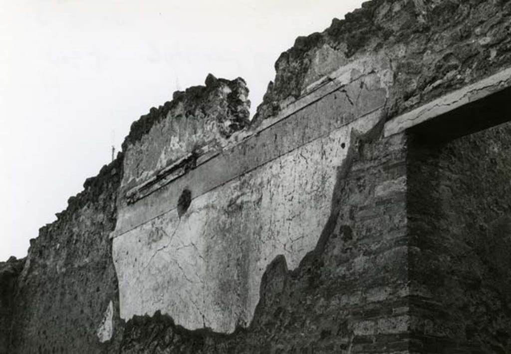 I.15.3 Pompeii. 1968. House of Ship Europa, right W side of peristyle 13.  Photo courtesy of Anne Laidlaw.
American Academy in Rome, Photographic Archive. Laidlaw collection _P_68_4_6.