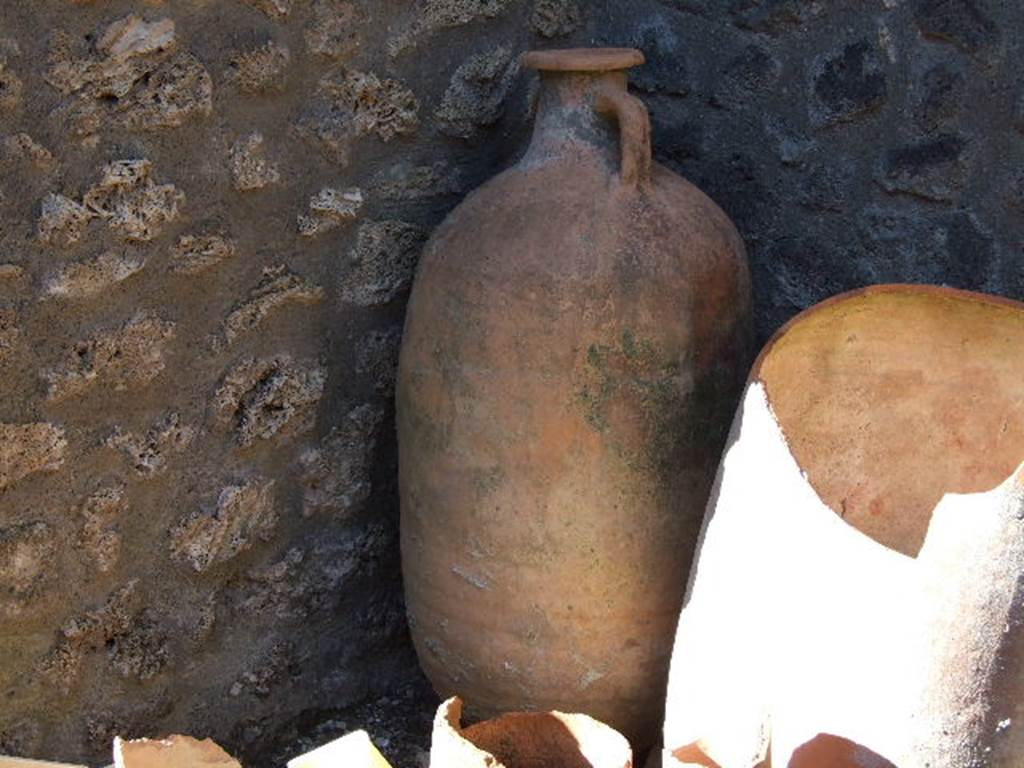 I.16.2 Pompeii. September 2005. Amphorae.