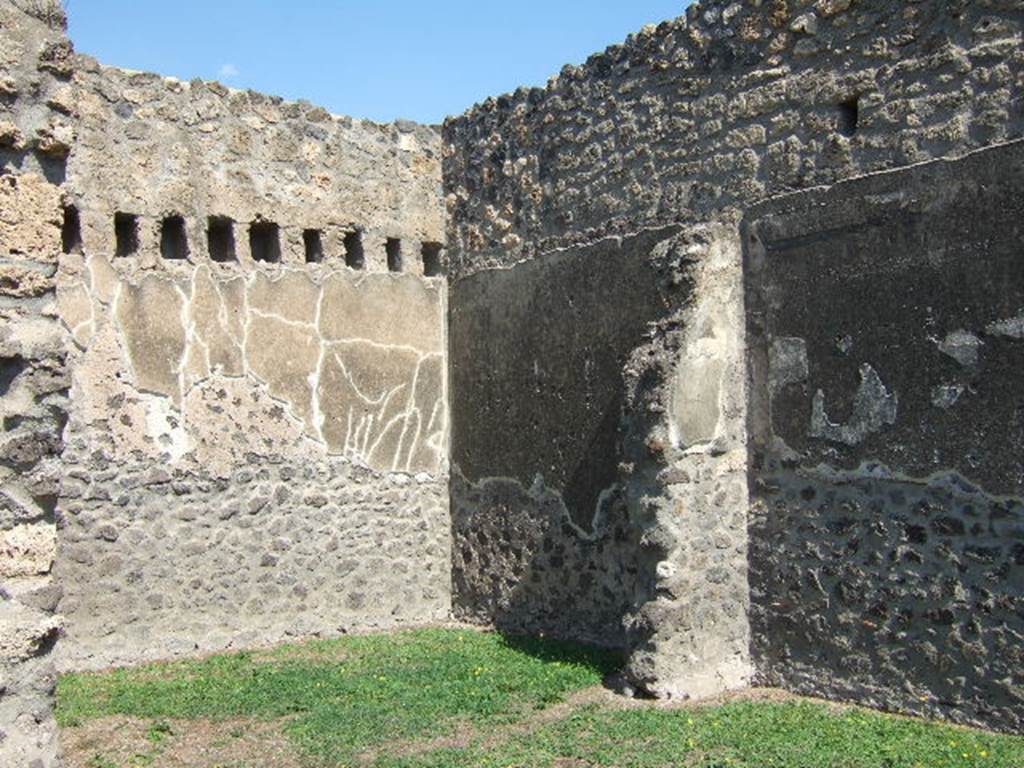 I.16.2 Pompeii. September 2005. Two rooms in north east corner of garden area.