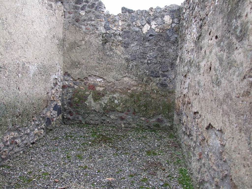 I.16.3 Pompeii. December 2006. Looking south across room on south side of atrium. Small garden or kitchen? According to Eschebach, this may have been a kitchen. According to Jashemski, there was a small garden at the rear of the house. See Eschebach, L., 1993. Gebäudeverzeichnis und Stadtplan der antiken Stadt Pompeji. Köln: Böhlau. (p.76)   See Jashemski, W. F., 1993. The Gardens of Pompeii, Volume II: Appendices. New York: Caratzas. (p.65)