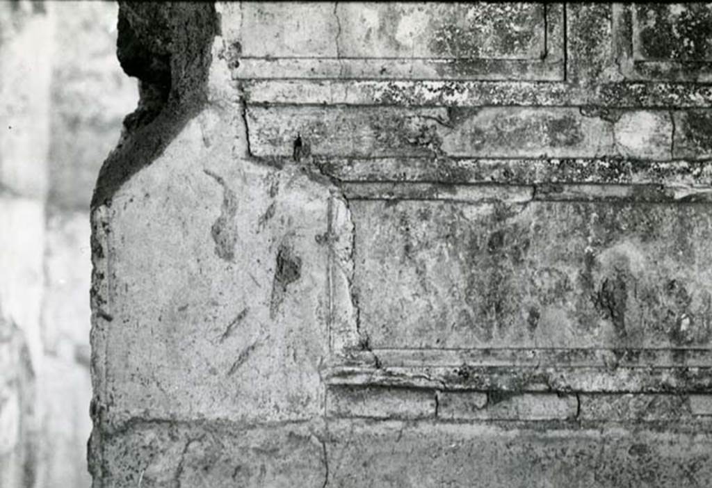 I.17.2 Pompeii. 1975. Shop House, cubiculum right, W of entrance, SW corner with lunette.  Photo courtesy of Anne Laidlaw.
American Academy in Rome, Photographic Archive. Laidlaw collection _P_75_2_28.