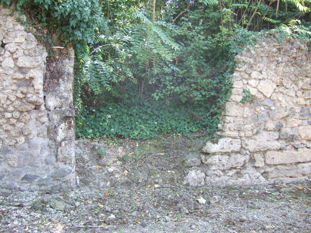 I.19.8 Pompeii. September 2005. Entrance doorway, looking south.
According to CTP and identified on their plan as “H”, this could possibly be a continuation of Vicolo di Paquius Proculus proceeding southwards.
It may also be an entrance to an alleyway, as similar to the one between VII.7.22 and 24. They make the point that until further excavations are allowed, it will remain a mystery to be solved. See Van der Poel, H. B., 1986. Corpus Topographicum Pompeianum, Part IIIA. Austin: University of Texas. (p.34)
