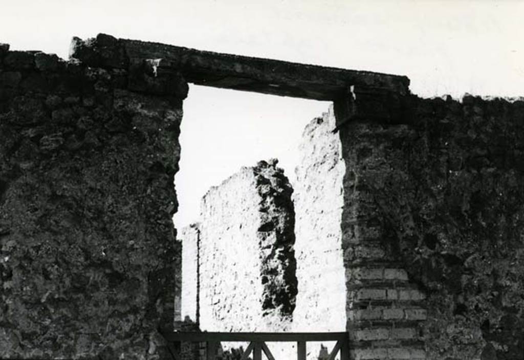 I.20.4 Pompeii. 1975. Shop House, entrance, pilaster capitals.  Photo courtesy of Anne Laidlaw.
American Academy in Rome, Photographic Archive. Laidlaw collection _P_75_6_27.