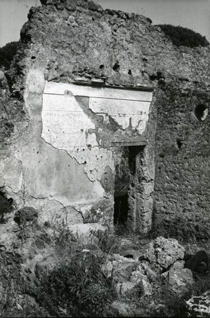 I.20.4 Pompeii. 1974. Shop House, room at NW corner of courtyard/atrium, looking towards entrance in E wall.  Photo courtesy of Anne Laidlaw.
American Academy in Rome, Photographic Archive. Laidlaw collection _P_74_3_9.
According to PPM, this room (in the north-west corner of the atrium/courtyard) which had been a cubiculum was then converted into the kitchen and latrine. In the north-west corner of this room was the latrine.  The floor was of cocciopesto, and embedded with pieces of white tesserae under the area of the bed, with a decorative scheme including meanders and a double diamond pattern outlined with white tesserae in the antechamber. The wall was decorated with relief stucco in the I style, with the zoccolo decorated with prospective cubes surmounted by a top of imitation alabaster and by bosses. The bench of the kitchen and supports for the latrine, leaning against the north wall, were already collapsed in 1977, together with the north wall.