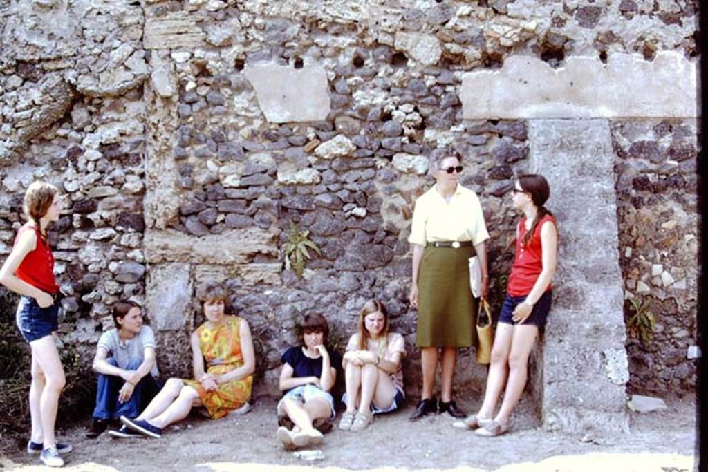 I.20.5 Pompeii. 1971.  Wilhelmina and her girls taking a rest. Photo by Stanley A. Jashemski.
Source: The Wilhelmina and Stanley A. Jashemski archive in the University of Maryland Library, Special Collections (See collection page) and made available under the Creative Commons Attribution-Non Commercial License v.4. See Licence and use details. J71f0174