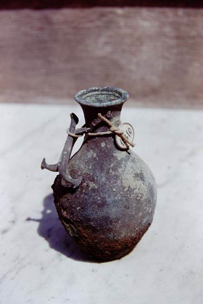 I.20.5 Pompeii. 1973. Object found. Photo by Stanley A. Jashemski. 
Source: The Wilhelmina and Stanley A. Jashemski archive in the University of Maryland Library, Special Collections (See collection page) and made available under the Creative Commons Attribution-Non Commercial License v.4. See Licence and use details. J73f0573
See Cronache Pompeiane 1, 1975: Jashemski, W. The gardens of Pompeii, (p.69-71).