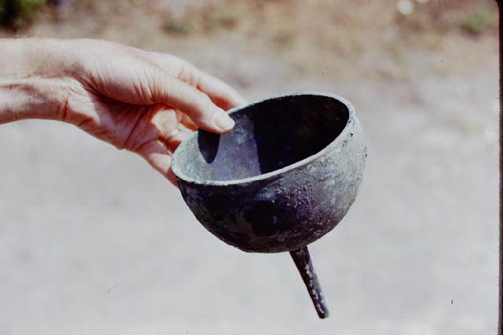 I.20.5 Pompeii. 1973. Bronze funnel found by the original excavators. Photo by Stanley A. Jashemski. 
Source: The Wilhelmina and Stanley A. Jashemski archive in the University of Maryland Library, Special Collections (See collection page) and made available under the Creative Commons Attribution-Non Commercial License v.4. See Licence and use details. J73f0578
See Cronache Pompeiane 1, 1975: Jashemski, W. The gardens of Pompeii, (p.69-71).