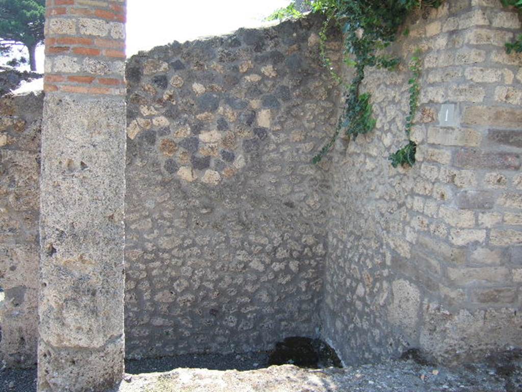 I.21.1 Pompeii. September 2005. Looking south.