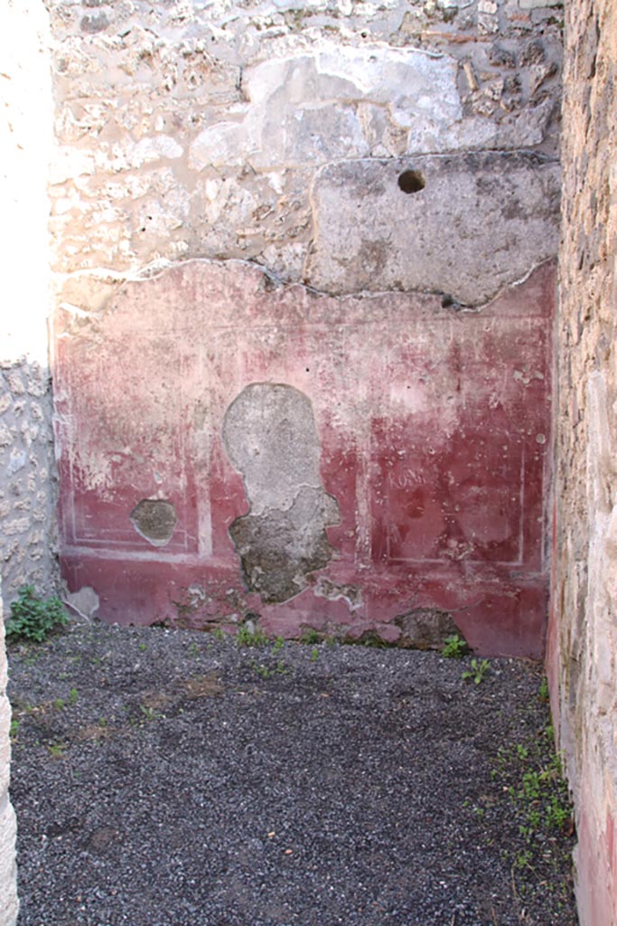 I.21.2 Pompeii. October 2022. 
Looking towards east wall of cubiculum. Photo courtesy of Klaus Heese.