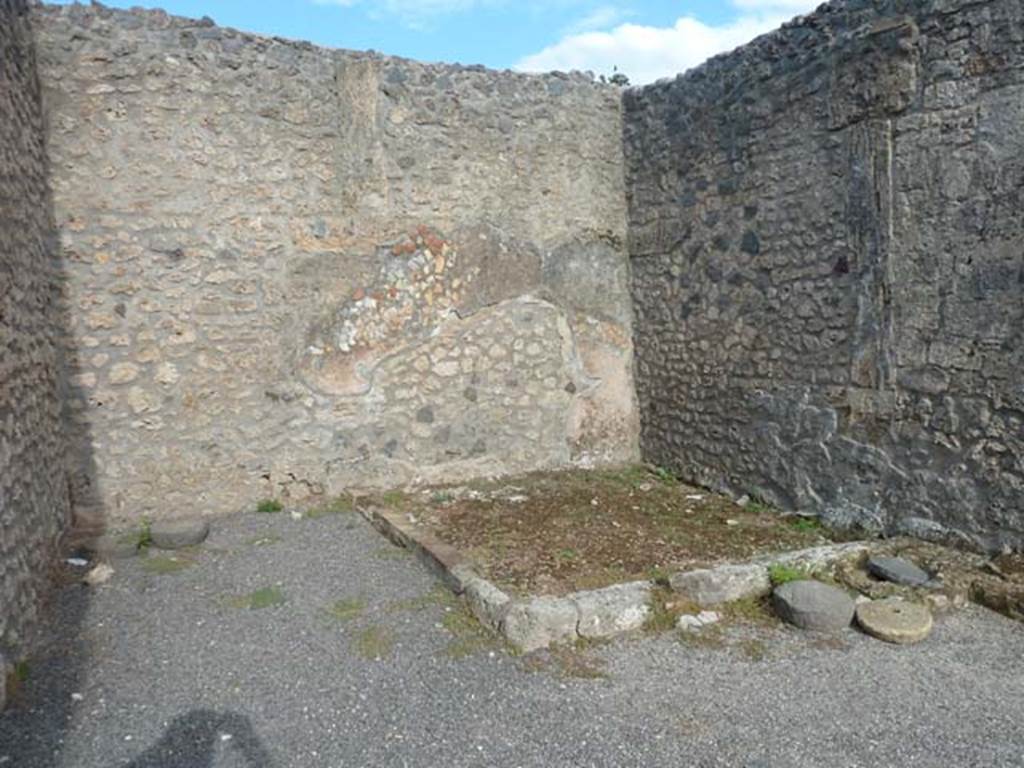I.21.2 Pompeii. September 2015. Looking towards east side of atrium.