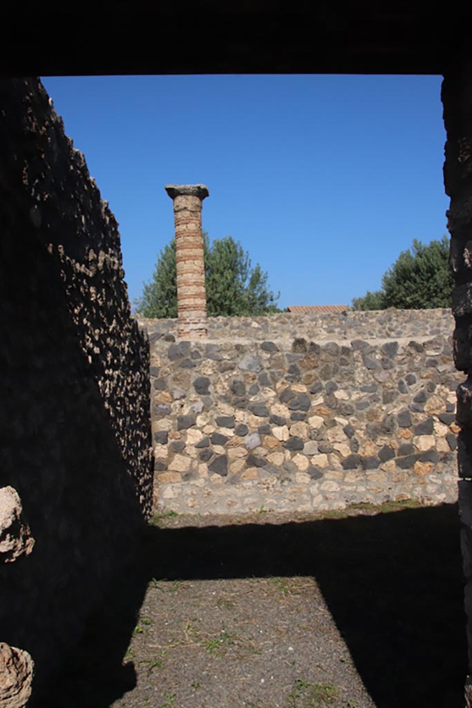 I.21.2 Pompeii. October 2022. 
Looking north through doorway of room on east (right) side of entrance corridor. Photo courtesy of Klaus Heese.