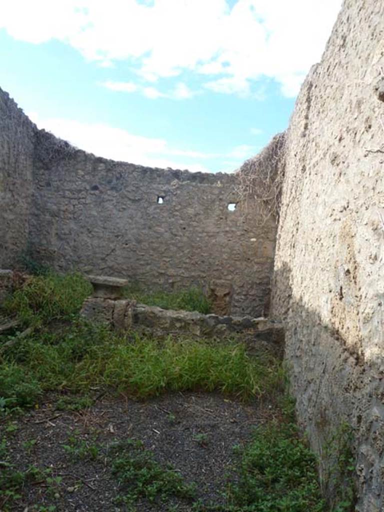 I.21.2 Pompeii. September 2015. Looking north through blocked doorway, east side.