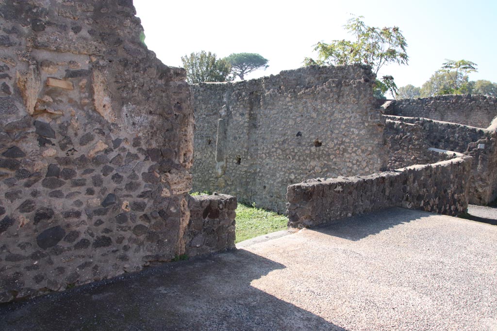 I.21.3 Pompeii. October 2022. 
Looking south-west to entrance doorway on south side of Via della Palestra. Photo courtesy of Klaus Heese.