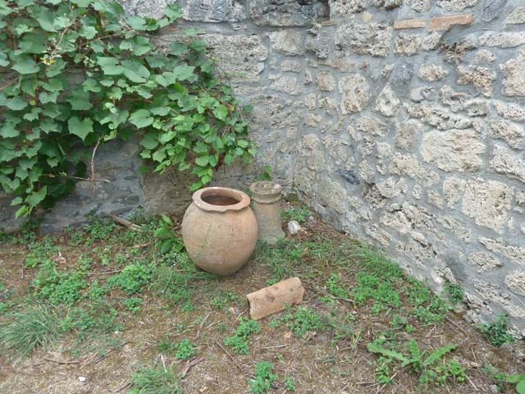 I.21.3 Pompeii. September 2015. Pots.