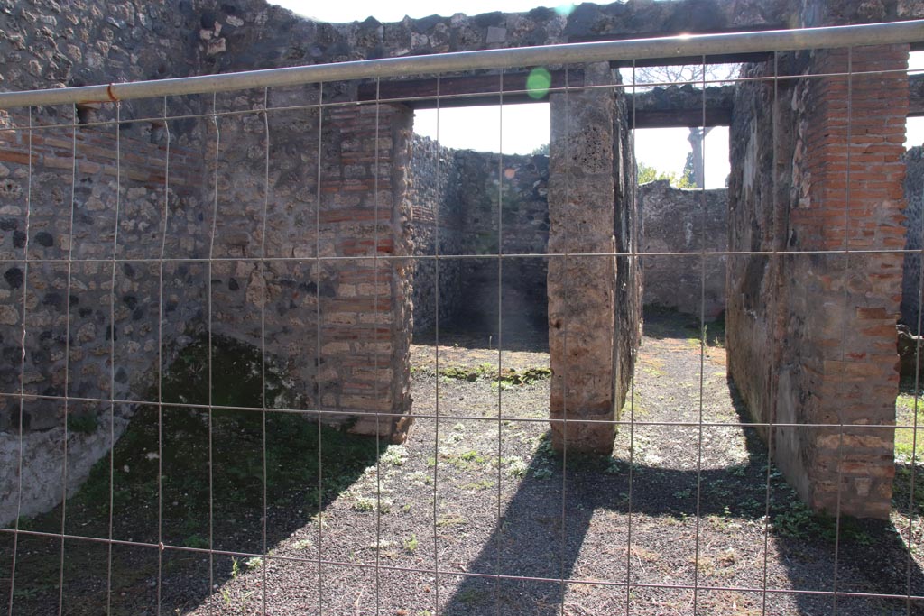 I.21.5 Pompeii. October 2022. 
Looking south from entrance corridor towards doorway to storeroom and garden. Photo courtesy of Klaus Heese.