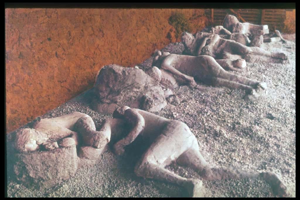 I.21.6 Pompeii. Plaster casts of bodies. 
Photographed 1970-79 by Günther Einhorn, picture courtesy of his son Ralf Einhorn.