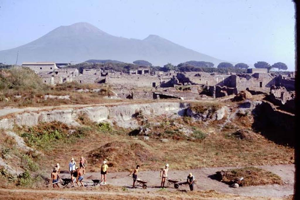 I.22 Pompeii. 1974. Looking north, as excavations begin. Photo by Stanley A. Jashemski.   
Source: The Wilhelmina and Stanley A. Jashemski archive in the University of Maryland Library, Special Collections (See collection page) and made available under the Creative Commons Attribution-Non Commercial License v.4. See Licence and use details. J74f0264