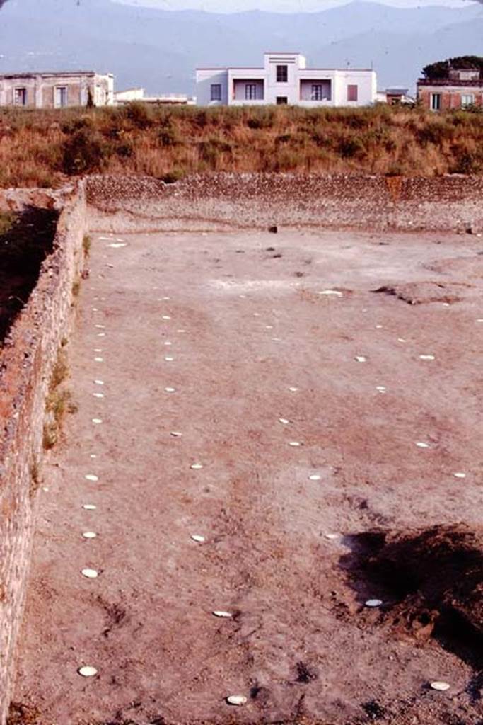 I.22 Pompeii. 1974. Looking south at completed excavation. Photo by Stanley A. Jashemski.   
Source: The Wilhelmina and Stanley A. Jashemski archive in the University of Maryland Library, Special Collections (See collection page) and made available under the Creative Commons Attribution-Non Commercial License v.4. See Licence and use details. J74f0523