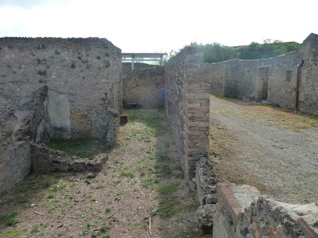 I.22.3 Pompeii. September 2015. Looking west from entrance.