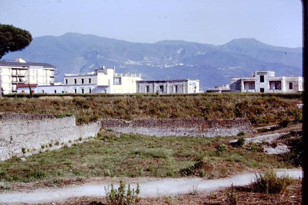 I.22 Pompeii. 1972. Looking south. Photo by Stanley A. Jashemski. 
Source: The Wilhelmina and Stanley A. Jashemski archive in the University of Maryland Library, Special Collections (See collection page) and made available under the Creative Commons Attribution-Non Commercial License v.4. See Licence and use details. J72f0575
According to Wilhelmina, by 1964 most of the lapilli had been removed by the original excavators (1959-60). As this had been the last insula excavated, it had not been possible to excavate it completely to the west wall, due to the pressure of soil from the other side. Even so, she was still able to find about 150 tree-root cavities in the part of the area that they could search through (approximately 50% of it). This was to be the first large orchard found within the city itself.
See Jashemski, W. F., 1993. The Gardens of Pompeii, Volume II: Appendices. New York: Caratzas. (p.73)