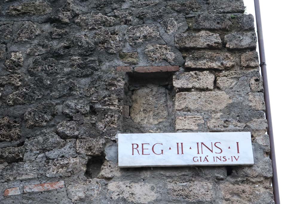 II.1.1 Pompeii. December 2018. 
Insula identification plaque, Reg. II. Ins.1, previously known as Ins. IV., with niche/recess above. Photo courtesy of Aude Durand.