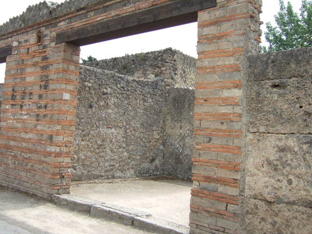 II.1.4 Pompeii.   December 2005.  Entrance.