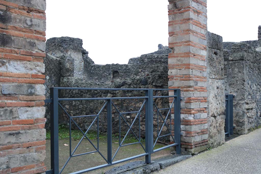 II.1.4 on left, with II.1.3, on right, Pompeii. December 2018. 
Looking south-west to entrance doorways. Photo courtesy of Aude Durand.