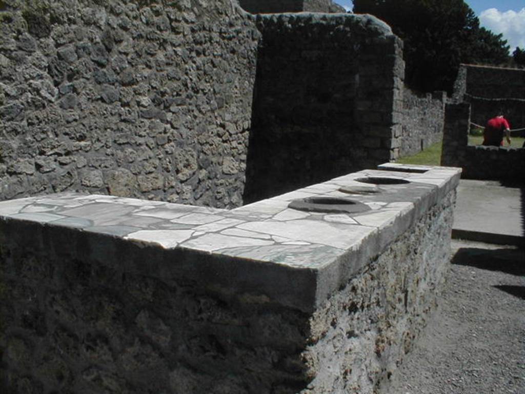II.1.6 Pompeii. May 2005. Looking south across bar-room and two-sided counter.