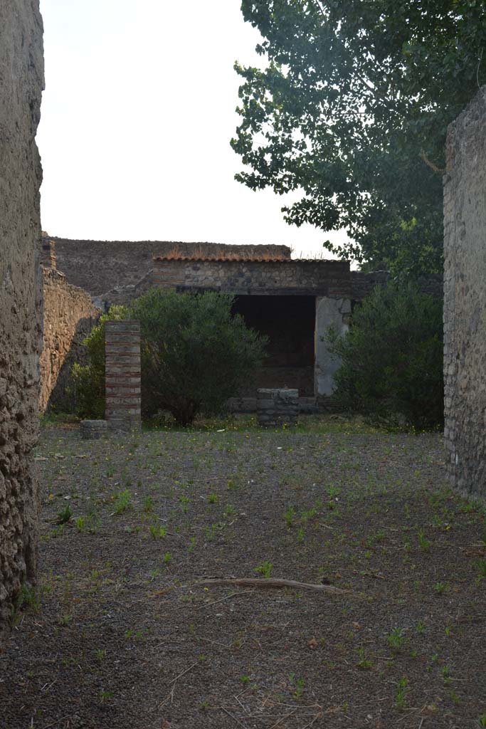 II.1.12 Pompeii. July 2017. 
Looking east from entrance doorway towards wide west doorway of sacellum/oecus.
Foto Annette Haug, ERC Grant 681269 DÉCOR.