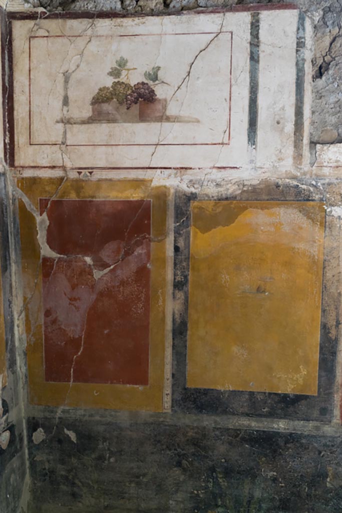 II.1.12 Pompeii. July 2021. 
North wall of triclinium at west end. Photo courtesy of Johannes Eber.