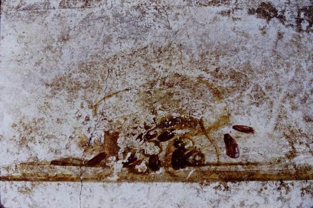 Pompeii. 1971. Upper wall of south wall of triclinium with wall painting of a fallen basket and dates.
Photo by Stanley A. Jashemski.
Source: The Wilhelmina and Stanley A. Jashemski archive in the University of Maryland Library, Special Collections (See collection page) and made available under the Creative Commons Attribution-Non Commercial License v.4. See Licence and use details.
J71f0169