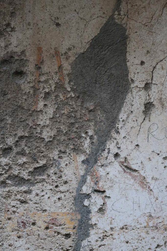 II.1.13 Pompeii. December 2018. 
Detail from painted plaster on exterior wall, on north side (left) of entrance. Photo courtesy of Aude Durand.