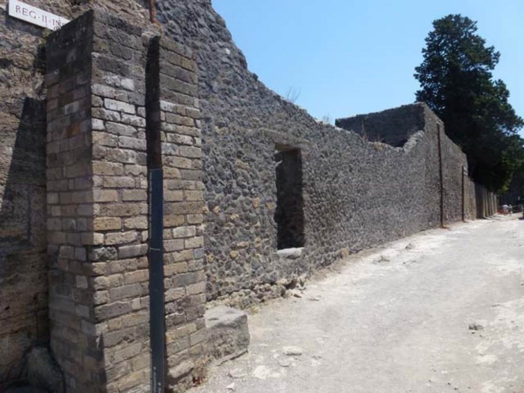 II.2.1 Pompeii. June 2012. West exterior wall of insula, with restored water column on Vicolo di Octavius Quarto. Photo courtesy of Michael Binns.