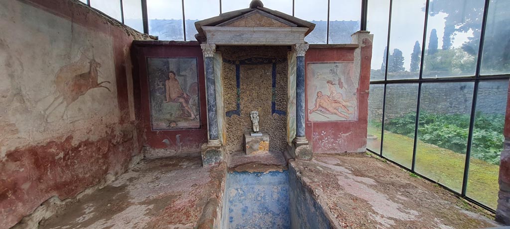 II.2.2 Pompeii. April 2022. 
Room “k”, looking east towards summer dining room with biclinium and water feature, at east end of upper euripus. 
Photo courtesy of Giuseppe Ciaramella.