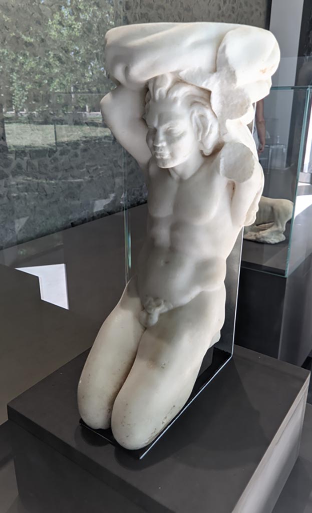 II.2.2 Pompeii. April 2022.
Room “k”, kneeling Telamon in the form of a kneeling satyr. 
On display in exhibition in Palaestra. Photo courtesy of Giuseppe Ciaramella.