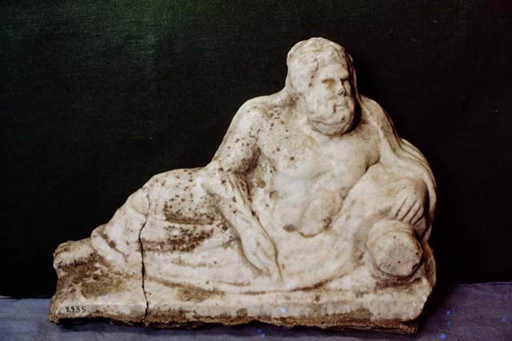 II.2.2. Pompeii. 1978. Room “k”. White marble statuette of a river god. Photo by Stanley A. Jashemski.   
Source: The Wilhelmina and Stanley A. Jashemski archive in the University of Maryland Library, Special Collections (See collection page) and made available under the Creative Commons Attribution-Non Commercial License v.4. See Licence and use details. J78f0166