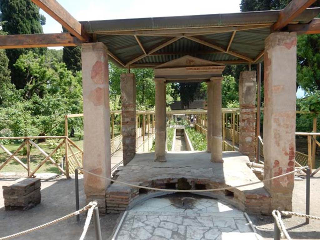 II.2.2 Pompeii. May 2016. Room “l”, garden. Looking south to temple with nymphaeum at the intersection of the upper and lower euripus.
Photo courtesy of Buzz Ferebee.
Photo courtesy of Buzz Ferebee.