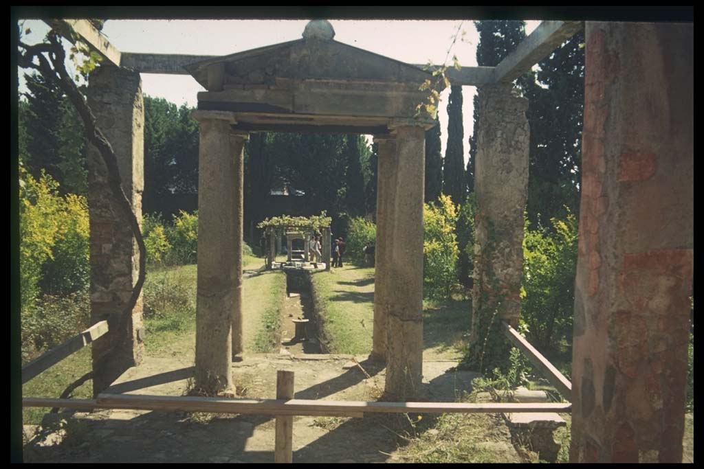 II.2.2 Pompeii. Room “l”, (L), garden. Looking south along the lower euripus. 
Photographed 1970-79 by Günther Einhorn, picture courtesy of his son Ralf Einhorn.