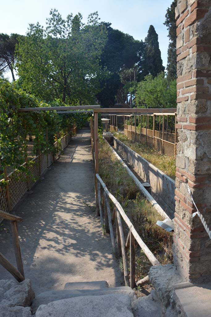 II.2.2 Pompeii. July 2017. Room “l” (L), looking south from room “i”, on east side of temple. 
Foto Annette Haug, ERC Grant 681269 DÉCOR
