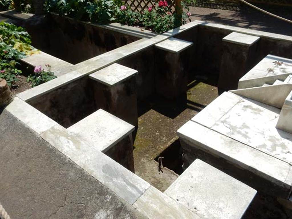 II.2.2 Pompeii. May 2016. Room “l”, south end of pool and stepped fountain in garden. Photo courtesy of Buzz Ferebee.