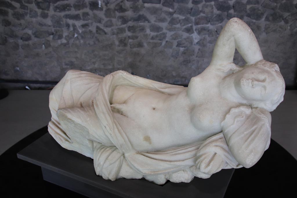 II.2.2 Pompeii. October 2022. Marble statue of sleeping Hermaphrodite found near the wall at the south end of the garden. 
On display in exhibition held in Palaestra. Photo courtesy of Klaus Heese