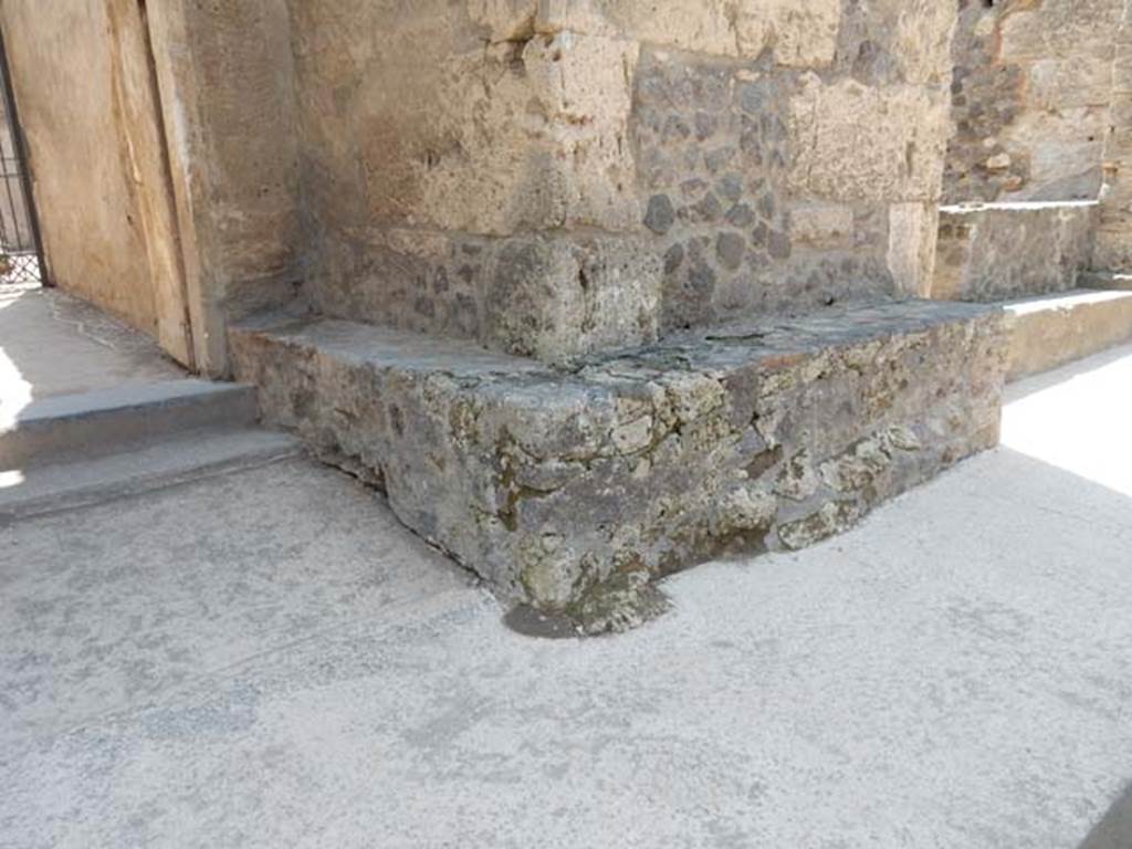 II.2.2 Pompeii. May 2016. Front west façade of entrance doorway. Photo courtesy of Buzz Ferebee.