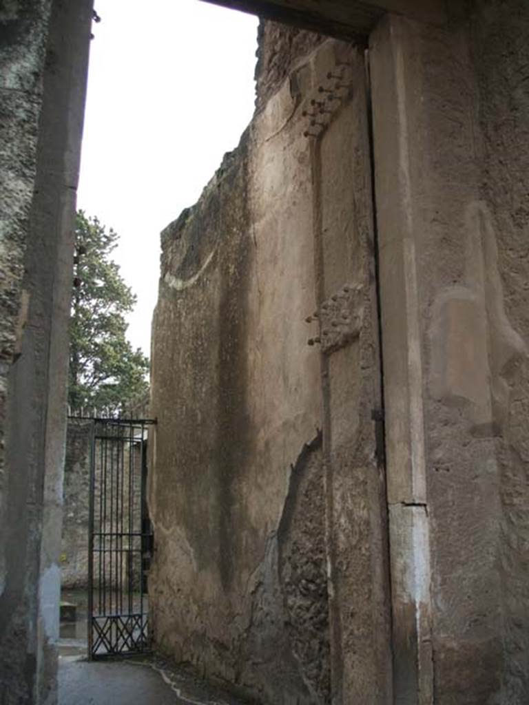 II.2.2 Pompeii. December 2004. West side of entrance corridor/fauces 1, and plaster cast of door.