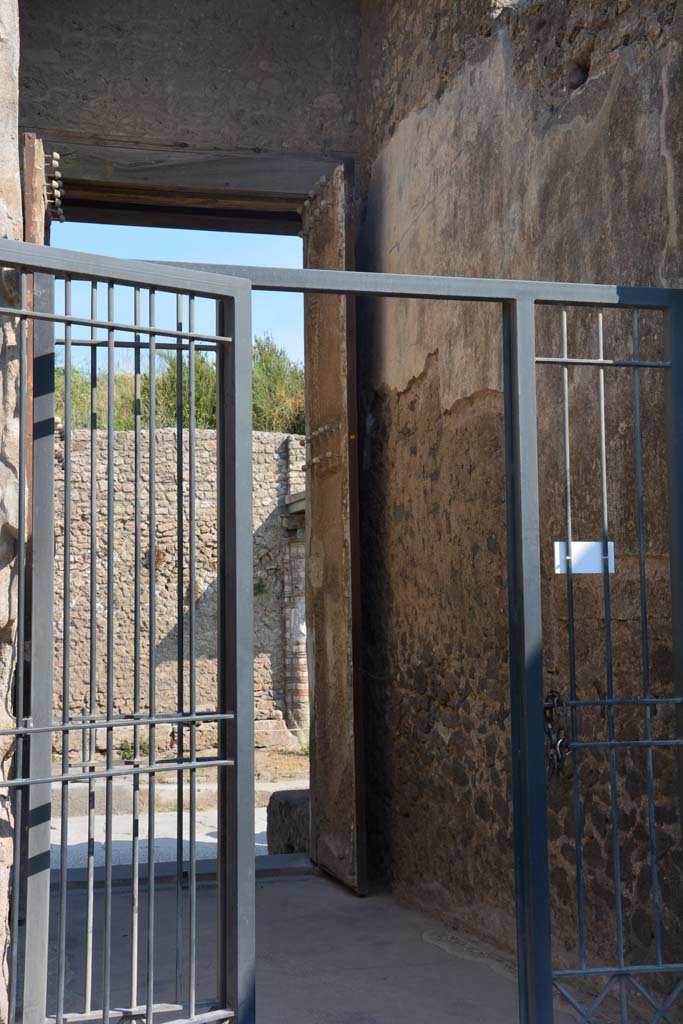 II.2.2 Pompeii. July 2017. Looking north from atrium towards east side of entrance corridor.
Foto Annette Haug, ERC Grant 681269 DÉCOR.